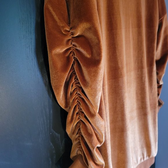 Ruched sleeve velour tunic - Picture 4 of 4